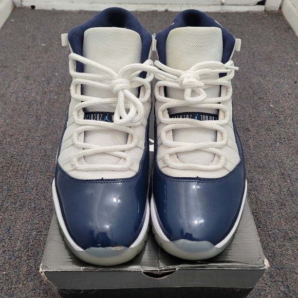**SOLD** Air Jordan XI "Win Like 82" - Picture 3 of 9